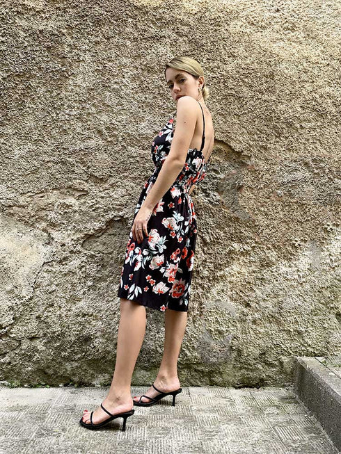 Abito floreale con arricciatura sotto al seno